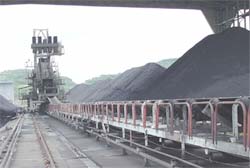 coal conveyer mobile platform move on railroad tracks